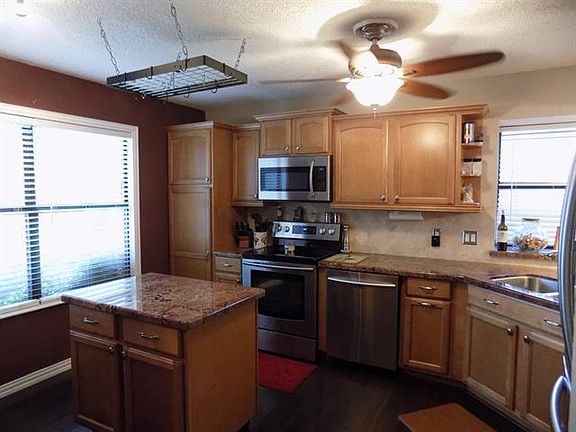 3rd image of 2213 Amhearst Ct