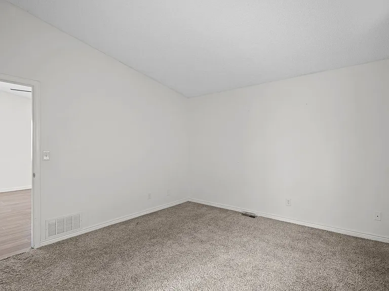 580 Upton Dr — Photo 15