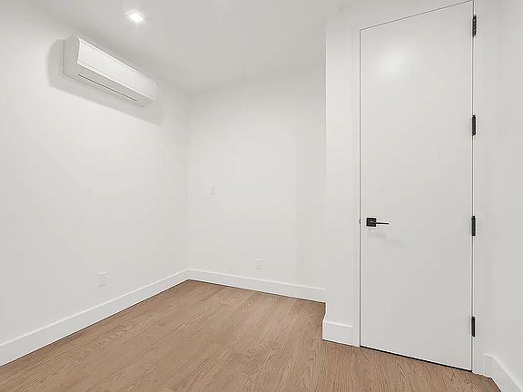 5th image of 2909 Albemarle Rd #4S