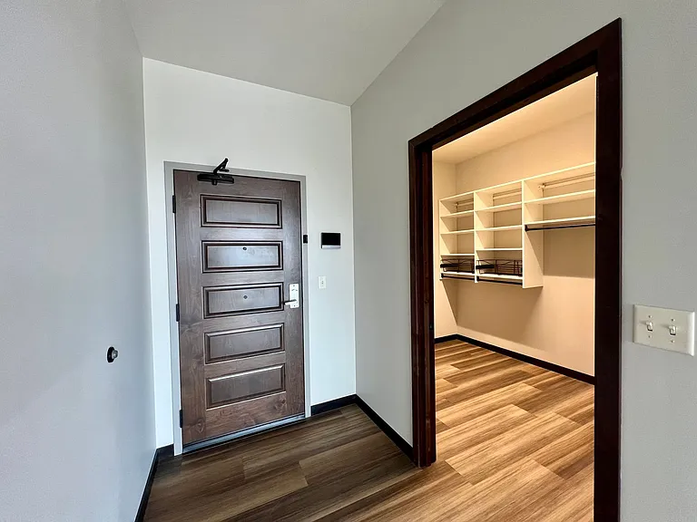 201 N Riverfront Dr — Photo 3