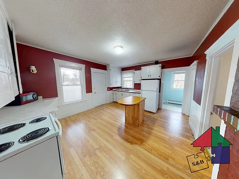 246 S Main St — Photo 3