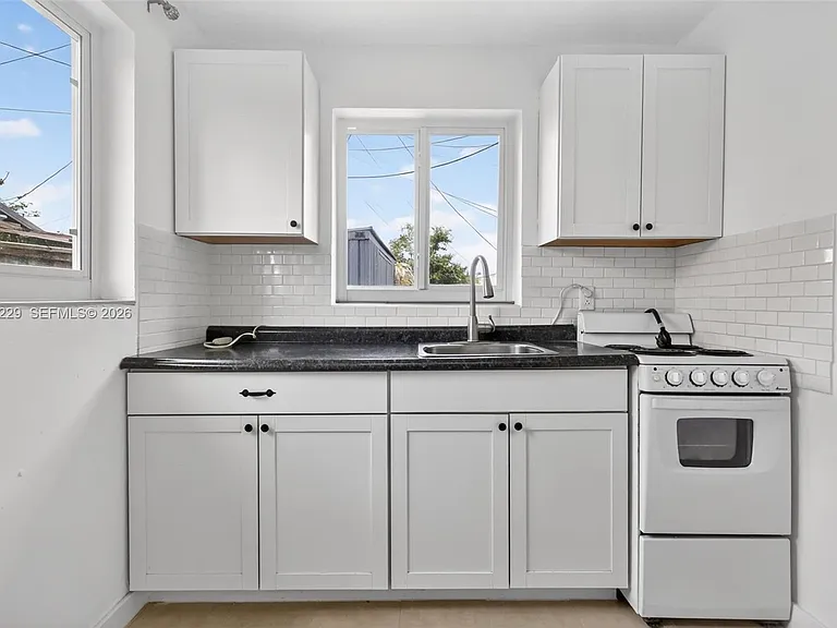 17001 NW 53rd Ct — Photo 38
