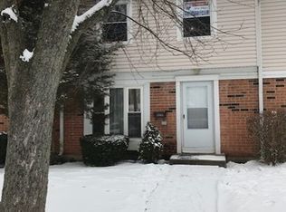 2083 Falmouth Ct, Streamwood, IL 60107