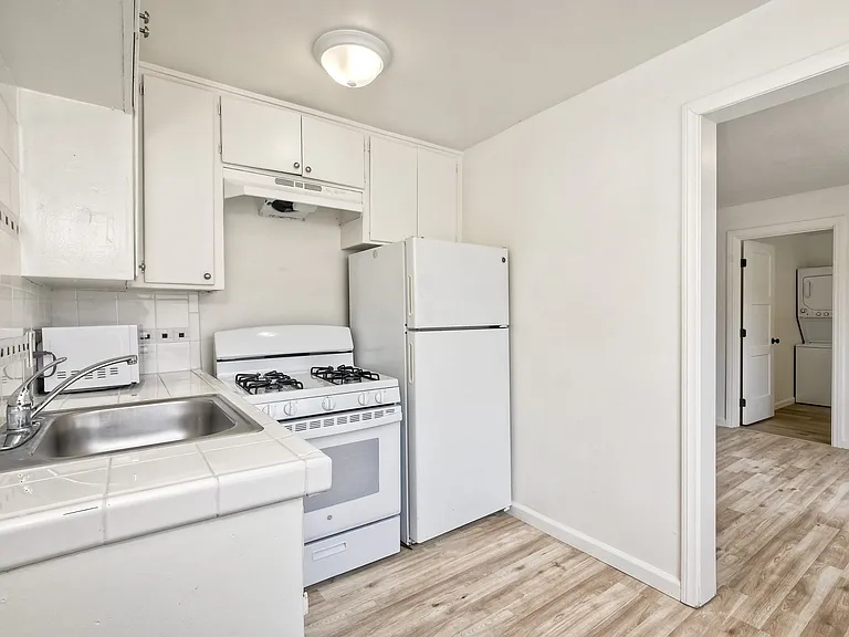 209 Surfrider Way - Unit E — Photo 8