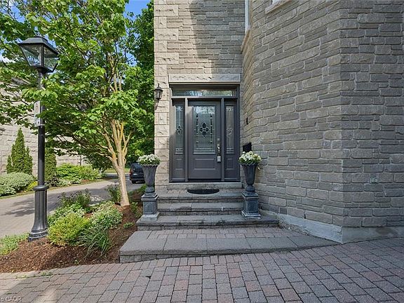 4th image of 25 Manor Park Cres #11
