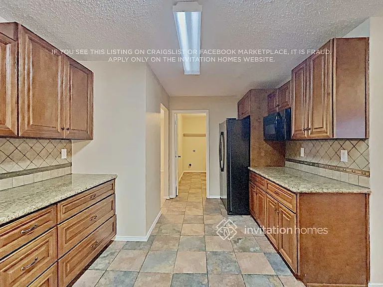 1537 Englewood Dr — Photo 10