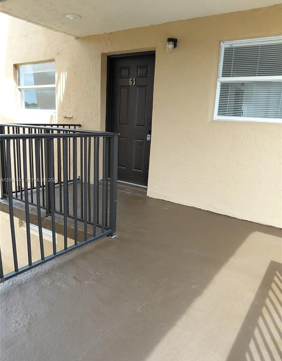Las Villas Segovia Condo — Photo 2