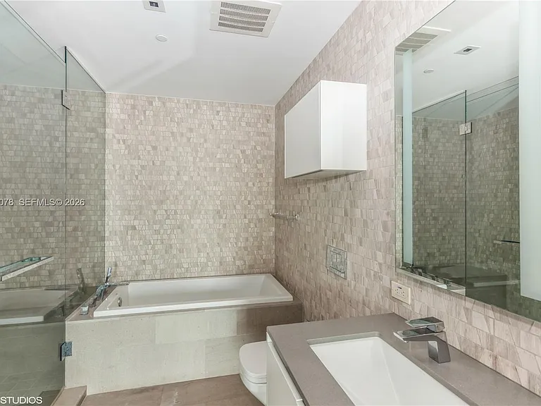 88 SW 7th St #2508 — Photo 11