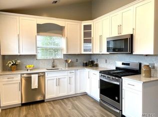 159 Village Green Dr #159, Pt Jefferson Station, NY 11776