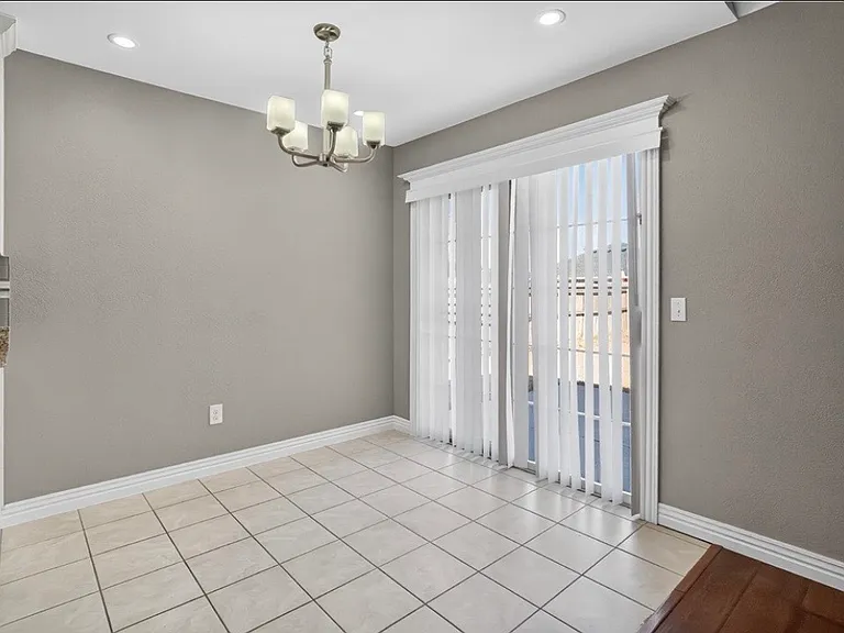 813 Marcus St — Photo 13