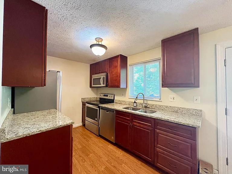 8112 Parkdale Ct — Photo 10