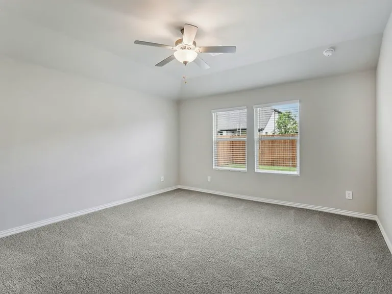 612 Huntley Dr — Photo 33