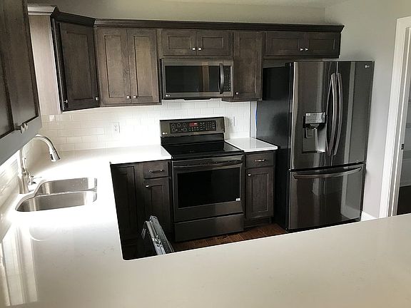 3rd image of 320 Summit Cir NW