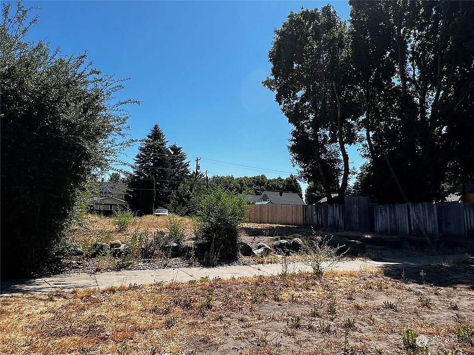 2nd image of 306 N Anderson Street