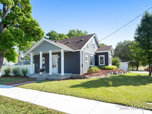 903 N Monroe St, Lowell, MI 49331