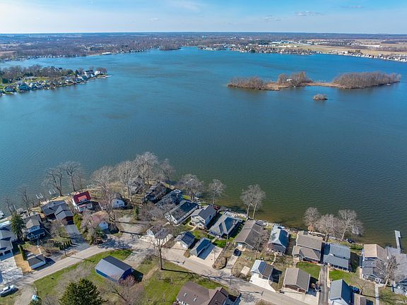 2nd image of 2910 Country Club Dr E