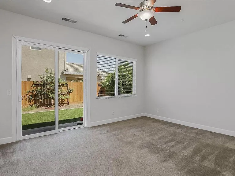 989 Hayman St — Photo 33