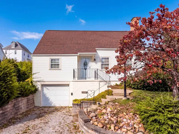 1446 Kinmount St, Pittsburgh, PA 15205
