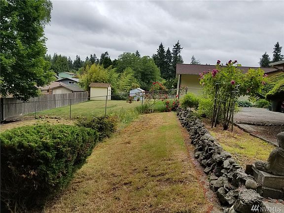 4th image of 11607 107th St SW