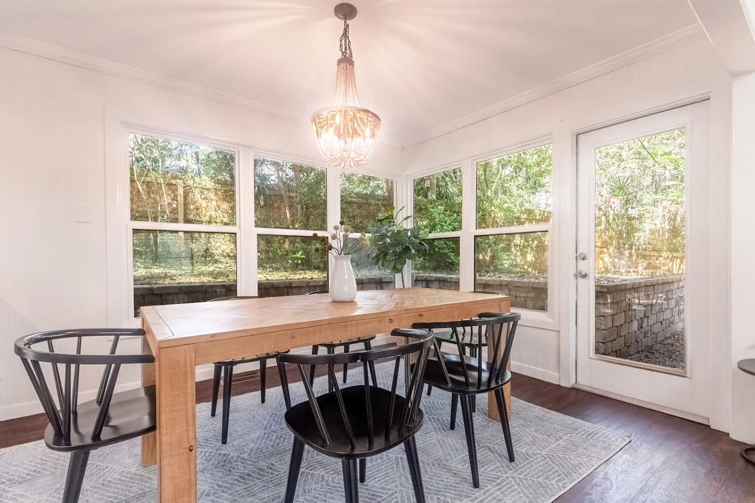 4 bed, 2.0 bath, 1614 sqft, $7,259 — Photo 4