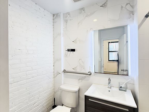 4th image of 4701 47th St #1C