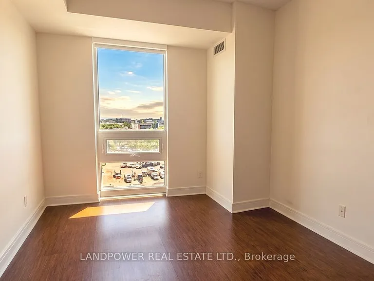 35 Brian Peck Cres #916 — Photo 10