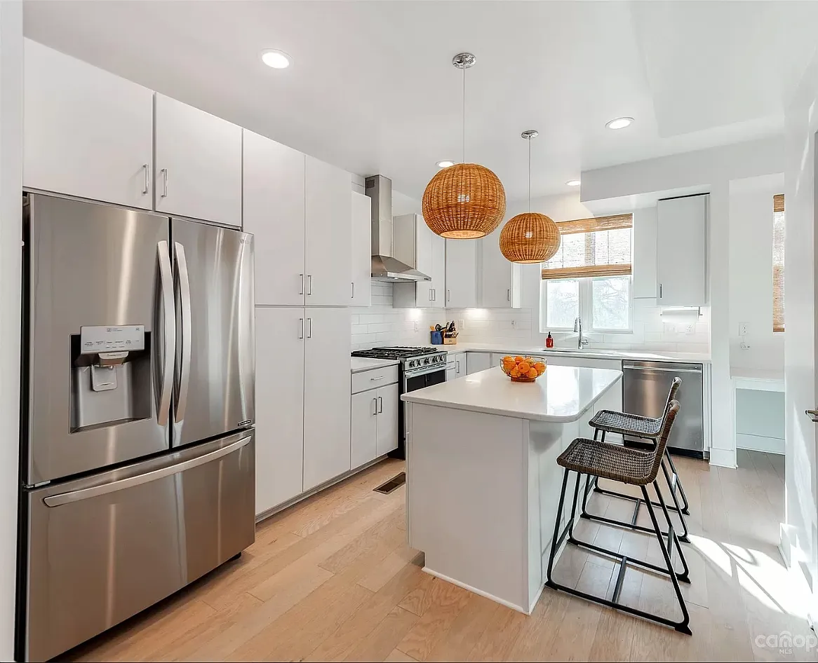 2 bed, 2.5 bath, 1623 sqft, $2,800 — Photo 3