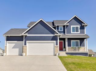 2609 Blooming Heights Dr, Norwalk, IA 50211