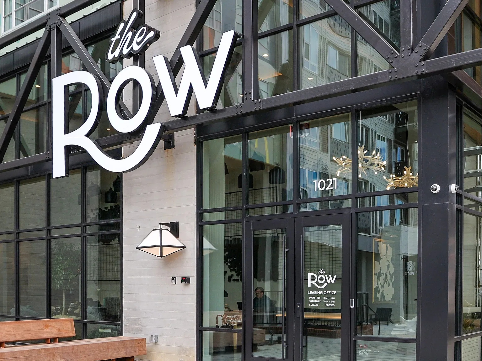 The Row — Photo 3