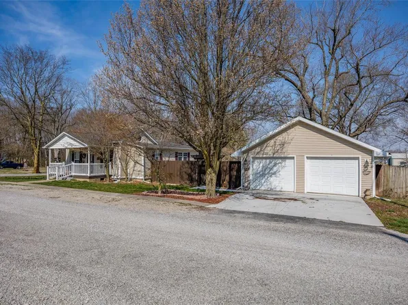 203 Seward St, Butler, IL 62015