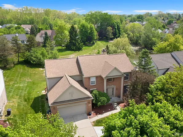 1853 Midchester Dr, West Bloomfield, MI 48324