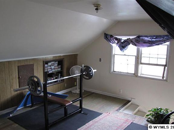 5th image of 404 Birch St