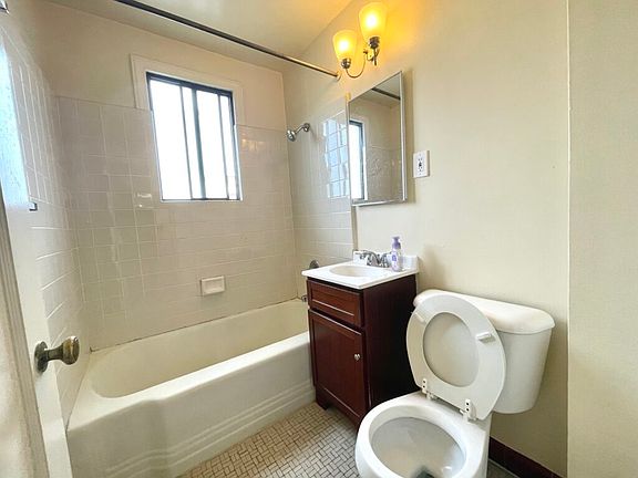 4th image of 1211 14th Ave APT 202