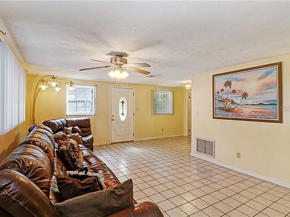 3rd image of 6923 N Clark Ave