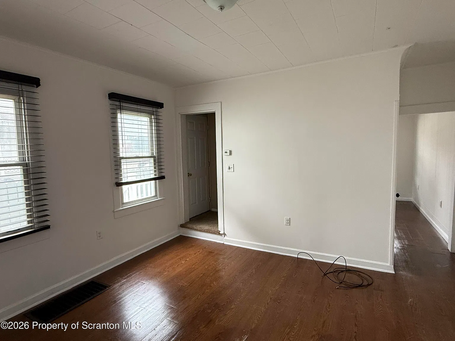 3 bed, 1.0 bath, 1500 sqft, $1,400 — Photo 4