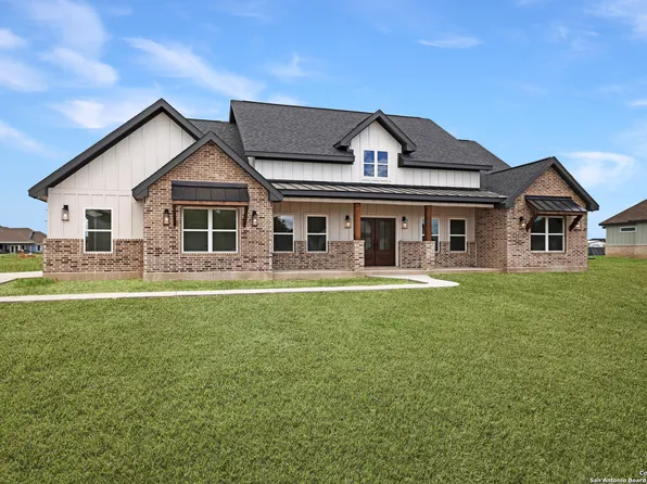 327 century oaks, Seguin, TX 78155
