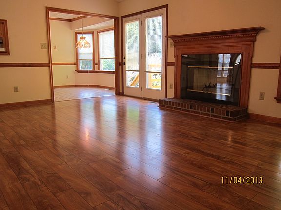 3rd image of 32 Padgett Ct