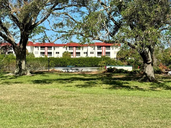 4550 Overlook Dr NE APT 151, Saint Petersburg, FL 33703