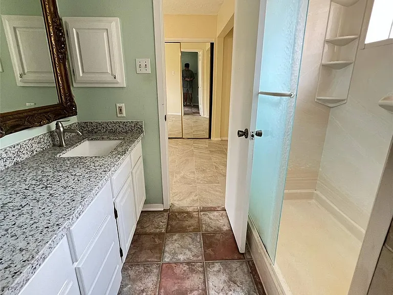 2134 Collingsfield Dr — Photo 10