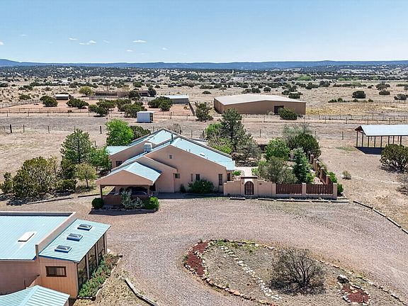 4th image of 10 Blue Mesa Rd