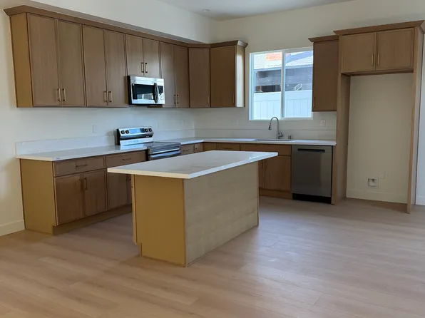 12230 1/2 Crewe St, North Hollywood, CA 91605