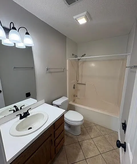 118 W Victoria Ct #D — Photo 7