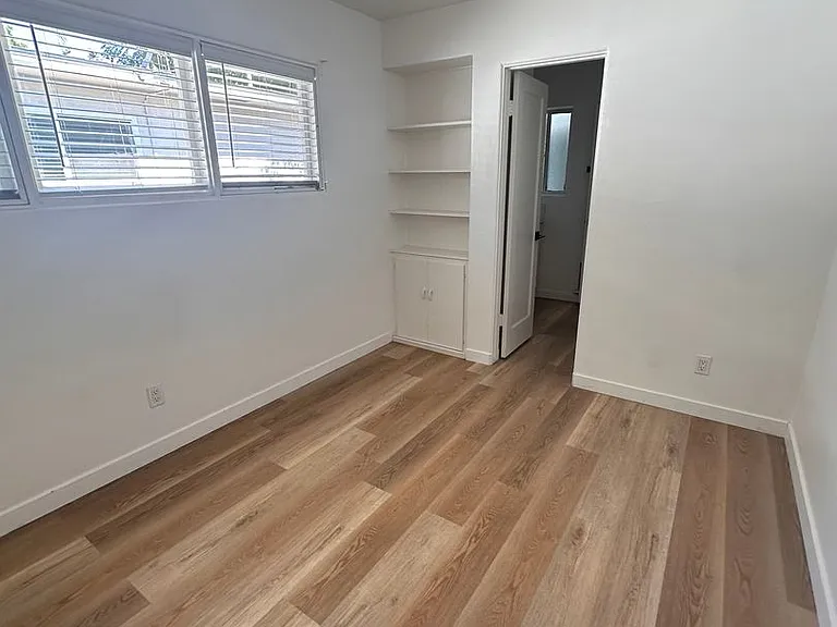 6249-6253 Mary Lane Dr — Photo 37