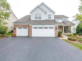 576 Cliffwood Ln, Gurnee, IL 60031