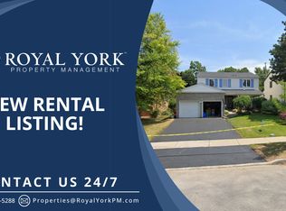 3203 Folkway Dr #2, Mississauga, ON L5L1Y3