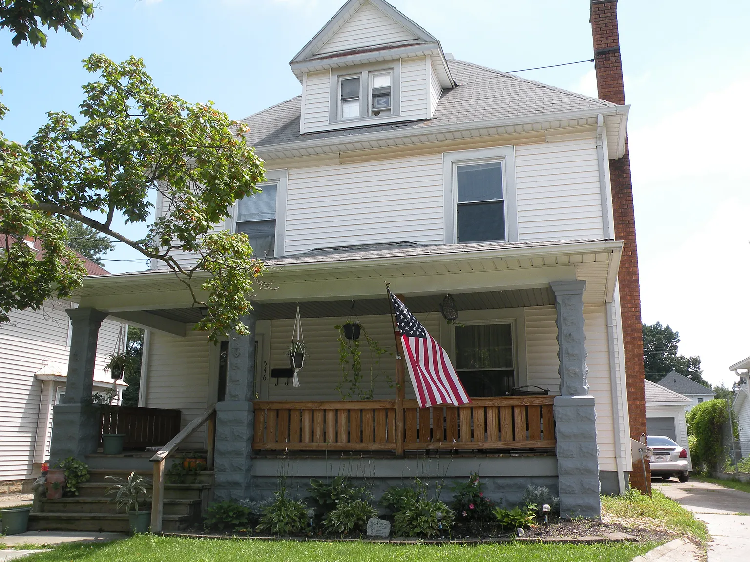 546 Girard Ave photo 1