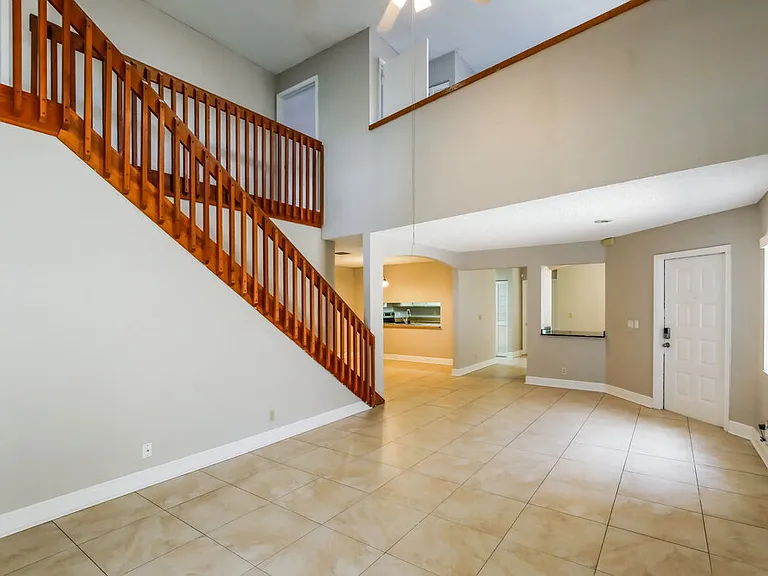 578 Lakeside Cir — Photo 6