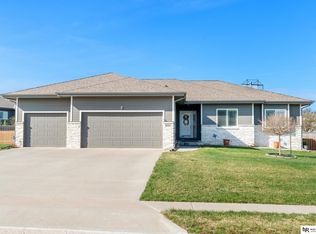 2003 Apollo Ln, Papillion, NE 68133