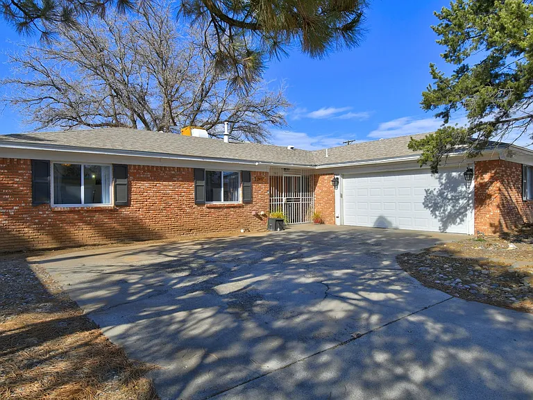 2817 Alcazar St NE — Photo 5