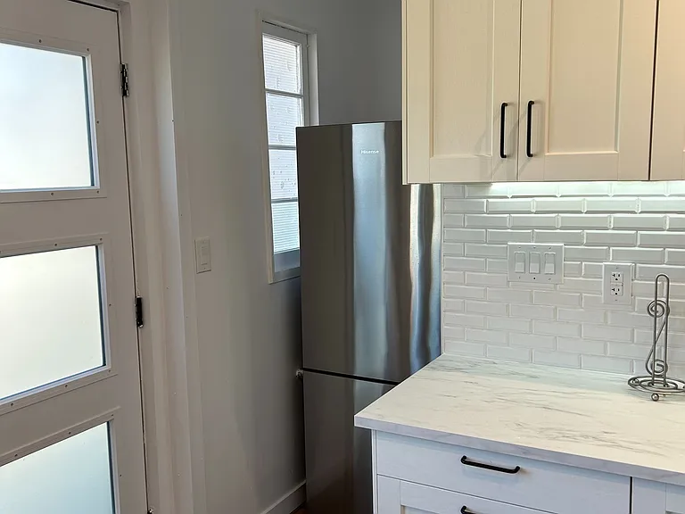 1473 Adelaide St N #2 — Photo 6